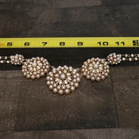 Bloomingdales FLAW Faux Pearl Blossom Necklace - Picture 4 of 7